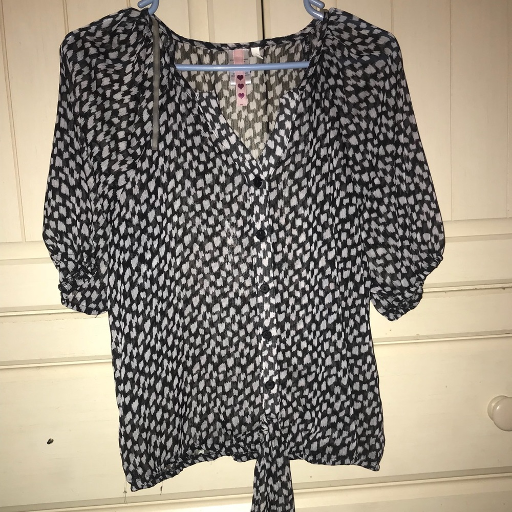 Black and white short sleeve blouse